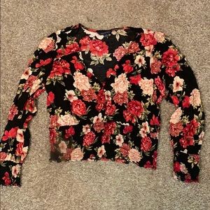 Never worn- American eagle cropped blouse